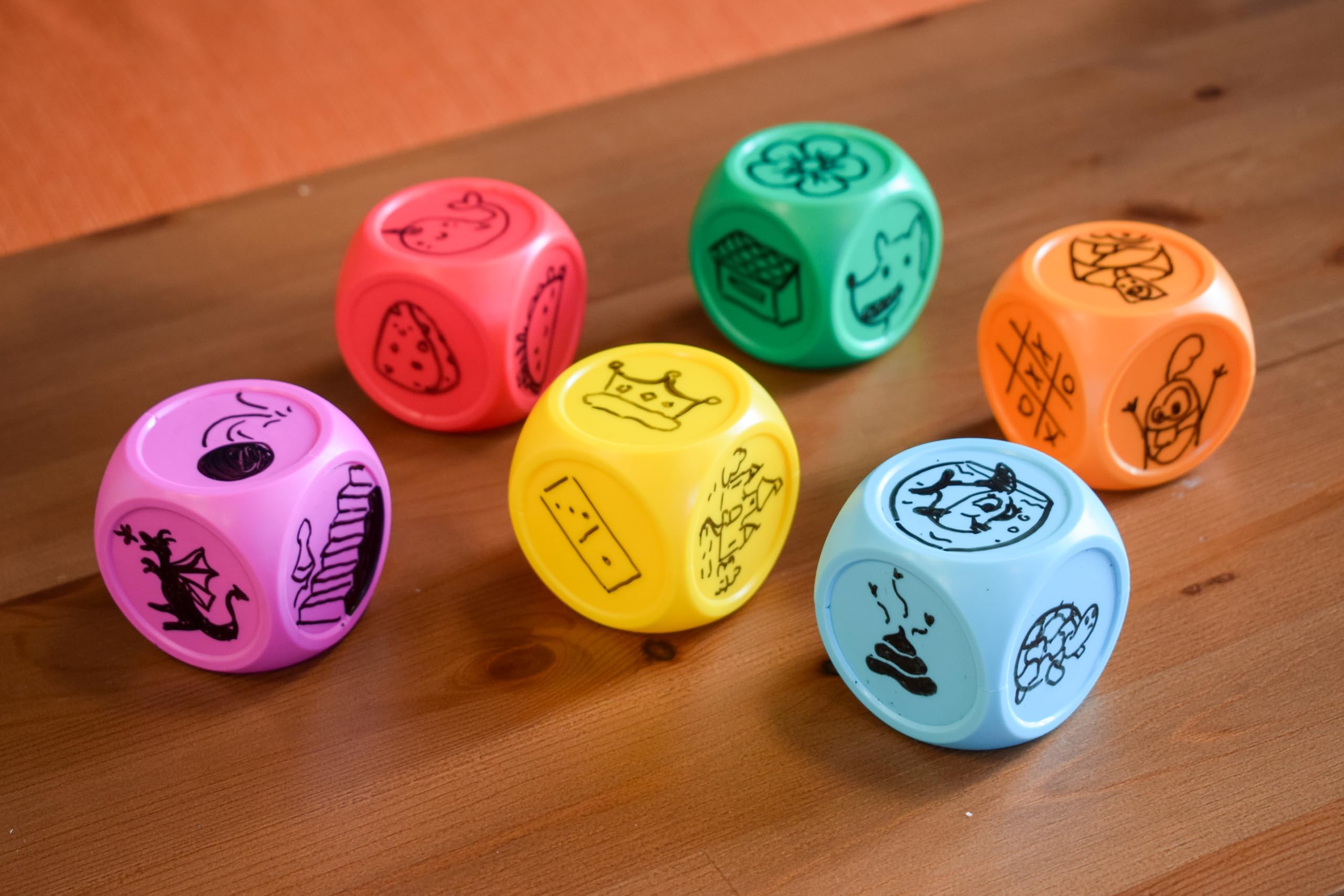 Blue Orange Games Droll- Drawing Family Party Game for 2 to 6 Players. Recommended for Ages 7 and up. - Image 3